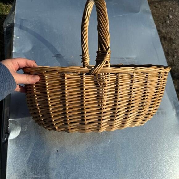 Large wicker basket - Picture 1 of 6